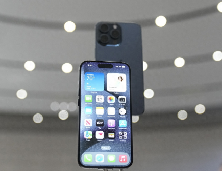 巴东Apple维修站分享买iPhone15还是华为Mate60 