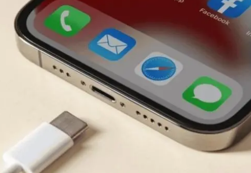 巴东苹果15维修分享iPhone15改USB-C接口后能和安卓用户互借充电器吗